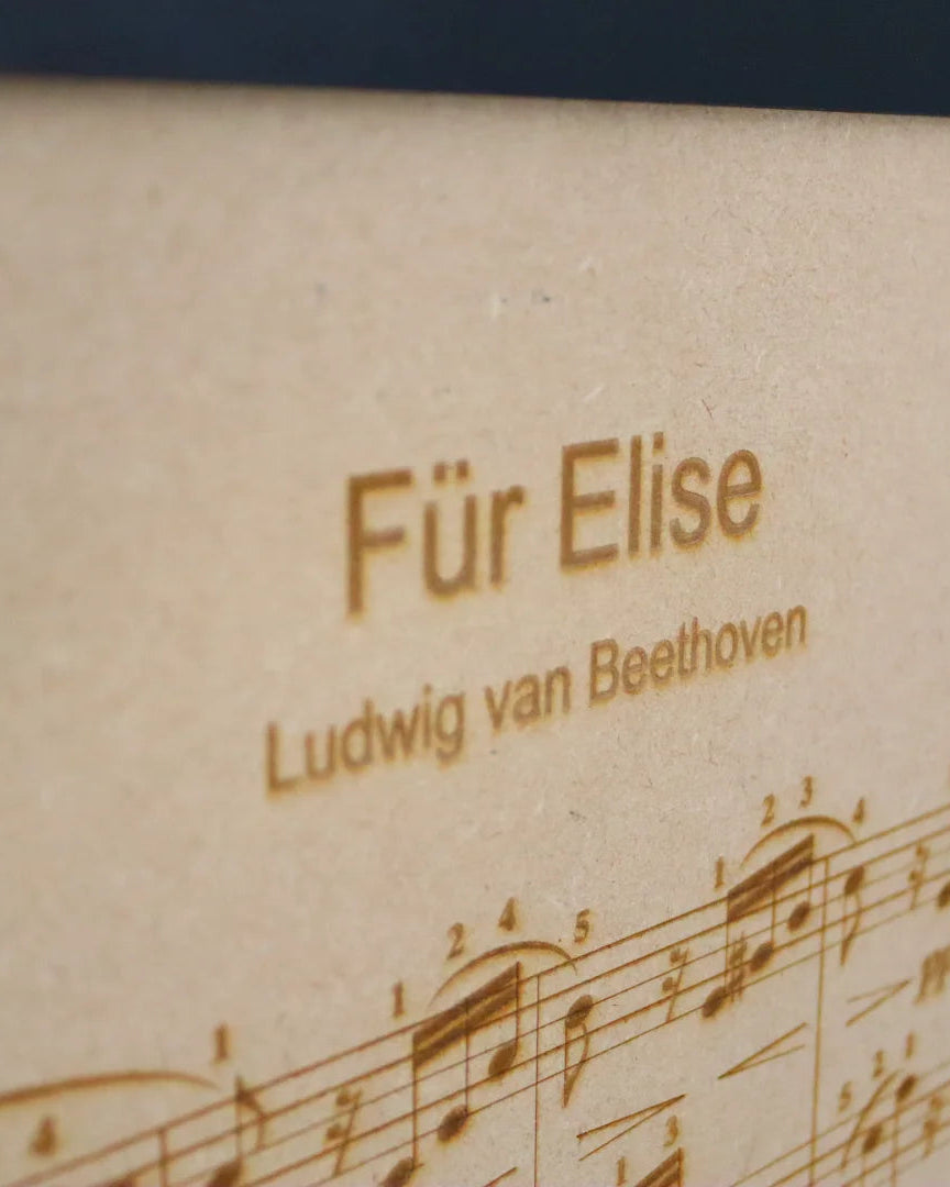 Bladmuziek op Hout – Gelaserde Notenbalk Wanddecoratie